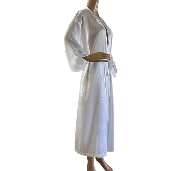 ENCHANTING Embroidered Sheer Short Sleeves Robe - Picture 2 of 5